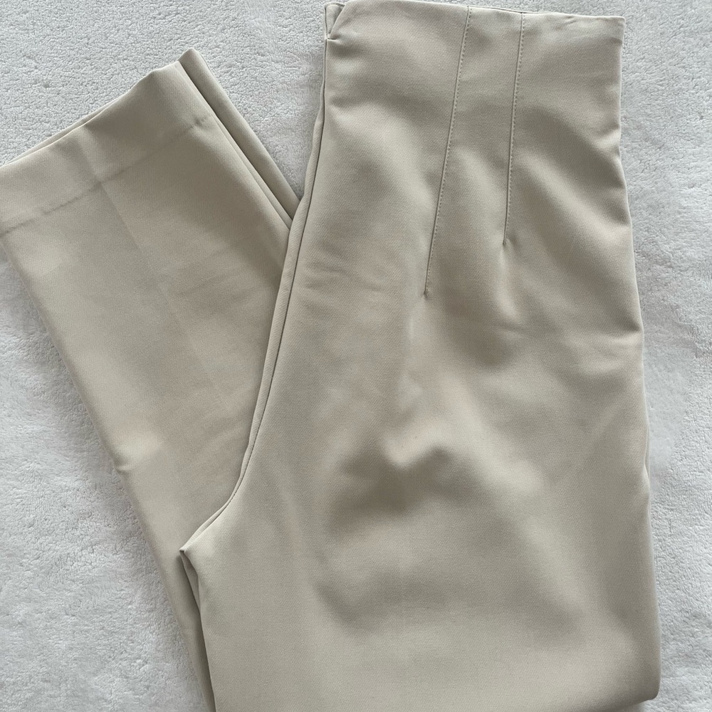 Zara highwaisted size L cream ankle pants